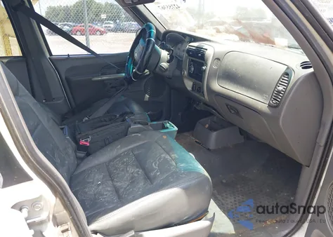 2002 Ford Explorer z USA, uszkodzony, nr VIN FMZU67E52UA94352